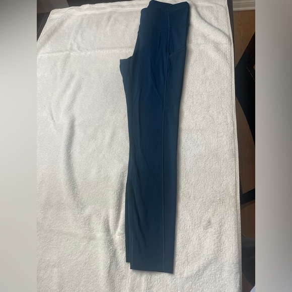 Lululemon leggings discontinued style “wonder” size 8 - Picture 3 of 3